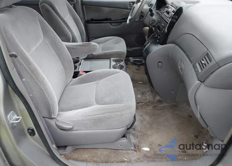 2005 Toyota Sienna Ce z USA, uszkodzony, nr VIN 5TDZA23C95S309539